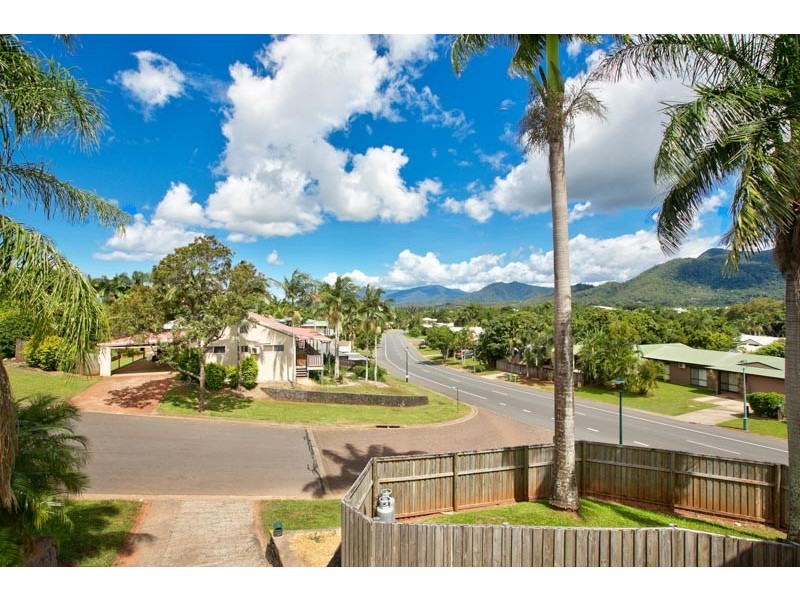 1 Guthrie Close, Bentley Park QLD 4869
