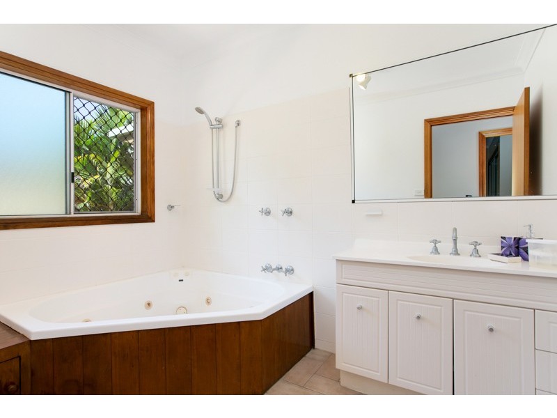 1 Guthrie Close, Bentley Park QLD 4869