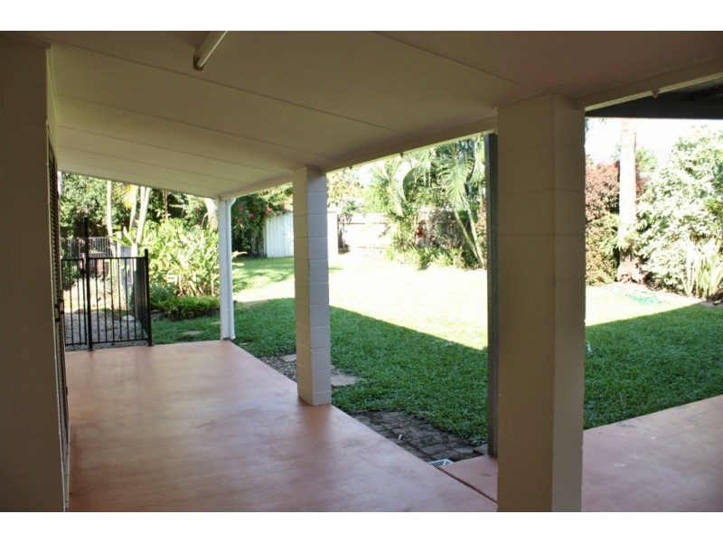 17 Kangaroo Street, Bentley Park QLD 4869