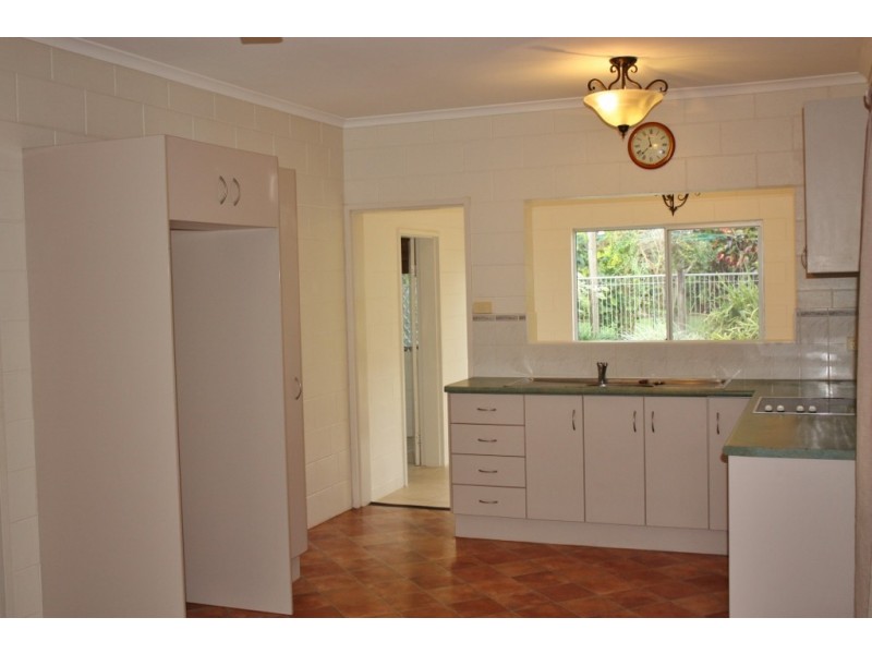 17 Kangaroo Street, Bentley Park QLD 4869