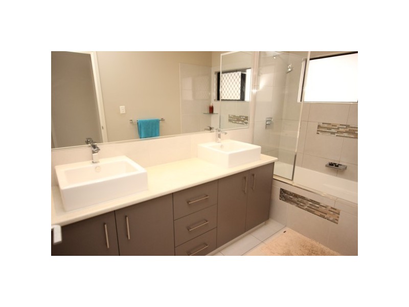 7 Mauro Close, Bentley Park QLD 4869