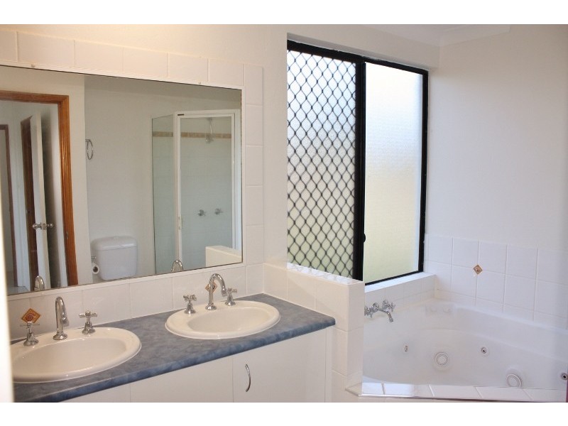 9 – 11 Prospector Close, Goldsborough QLD 4865
