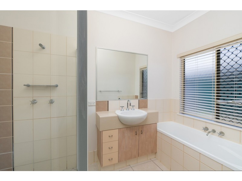 25 Fitzmaurice Drive, Bentley Park QLD 4869