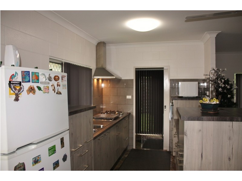 2 /27 Armstrong Street, Edmonton QLD 4869