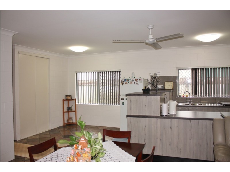 2 /27 Armstrong Street, Edmonton QLD 4869