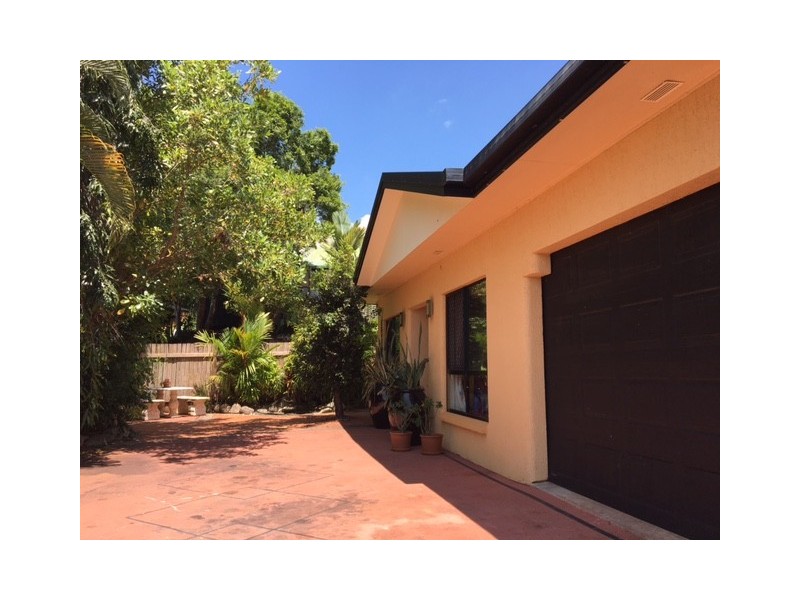 25 Barcoo Close, Bentley Park QLD 4869