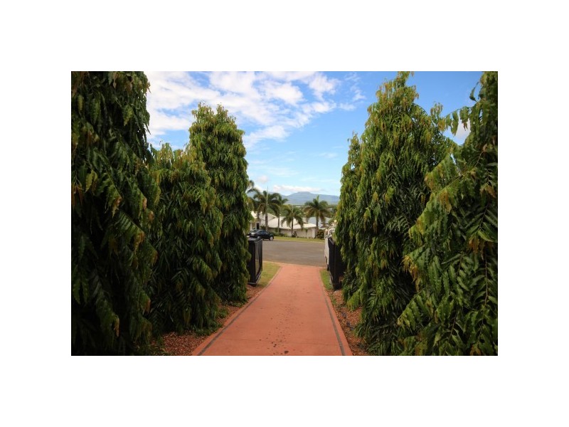 25 Barcoo Close, Bentley Park QLD 4869