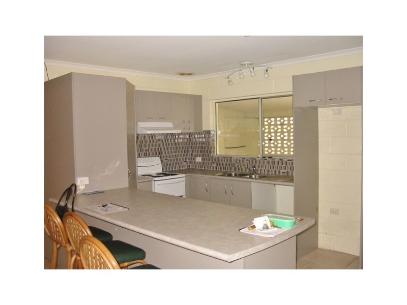 27 Mulligan Street, Manoora QLD 4870