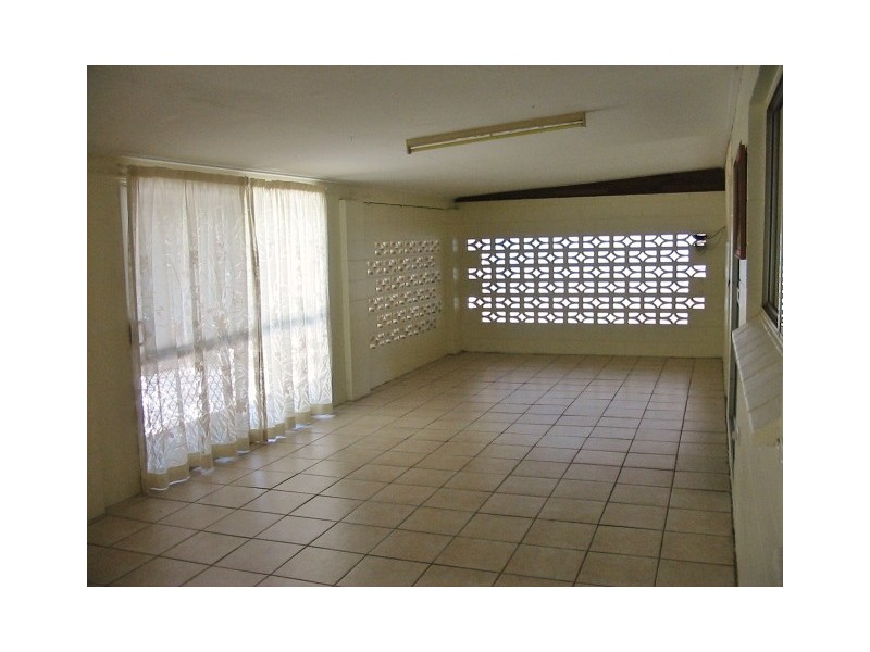 27 Mulligan Street, Manoora QLD 4870