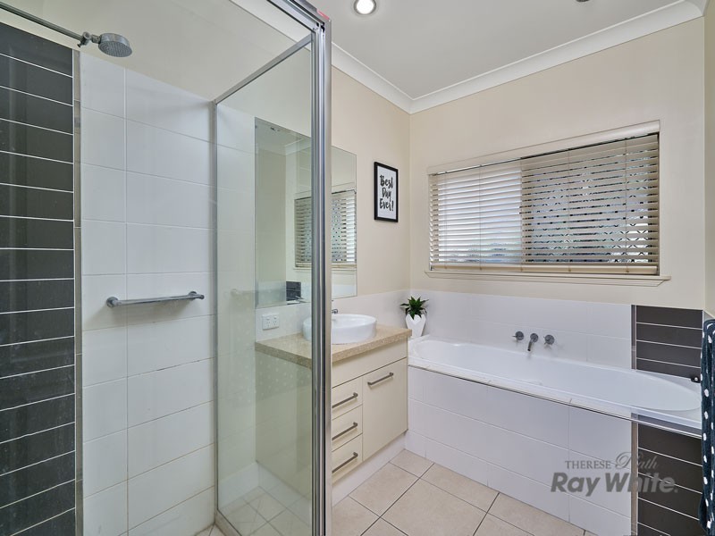 60 Fitzmaurice Drive, Bentley Park QLD 4869