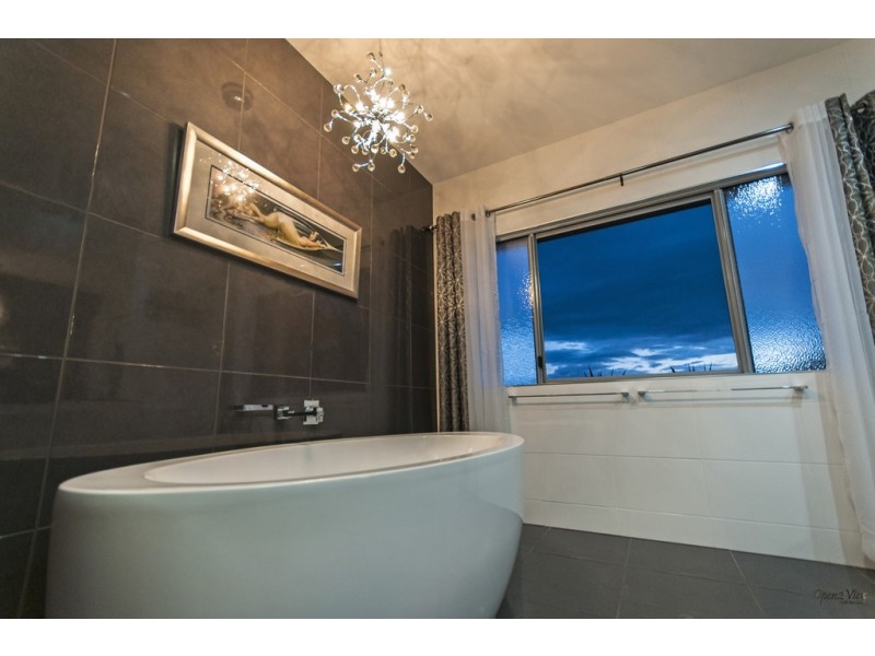 42 Mayflower Street, Mount Sheridan QLD 4868