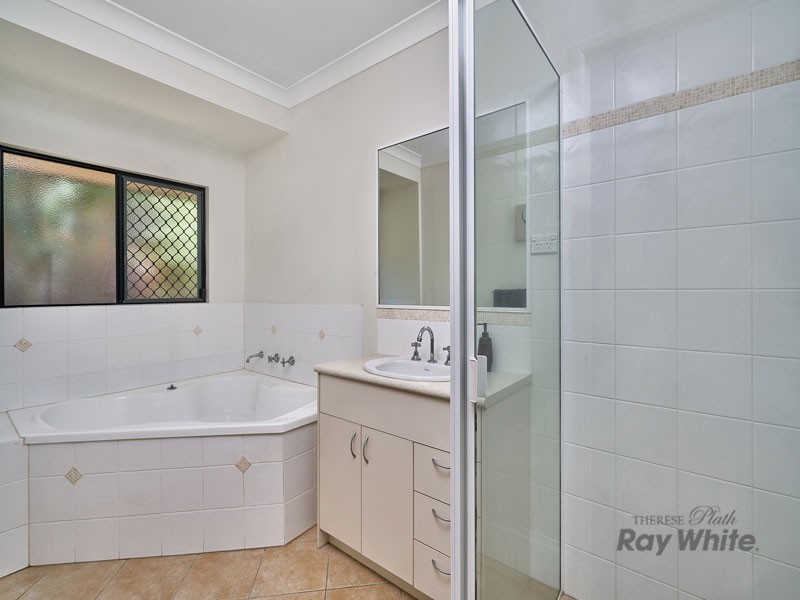 33 Surtees Close, Bentley Park QLD 4869