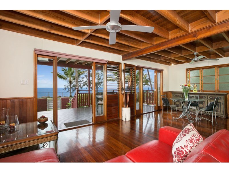 229 O’Shea Esplanade, Machans Beach QLD 4878