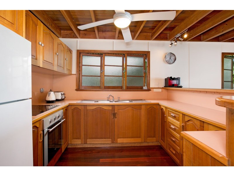 229 O’Shea Esplanade, Machans Beach QLD 4878