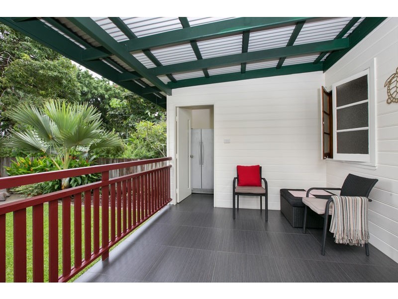 229 O’Shea Esplanade, Machans Beach QLD 4878