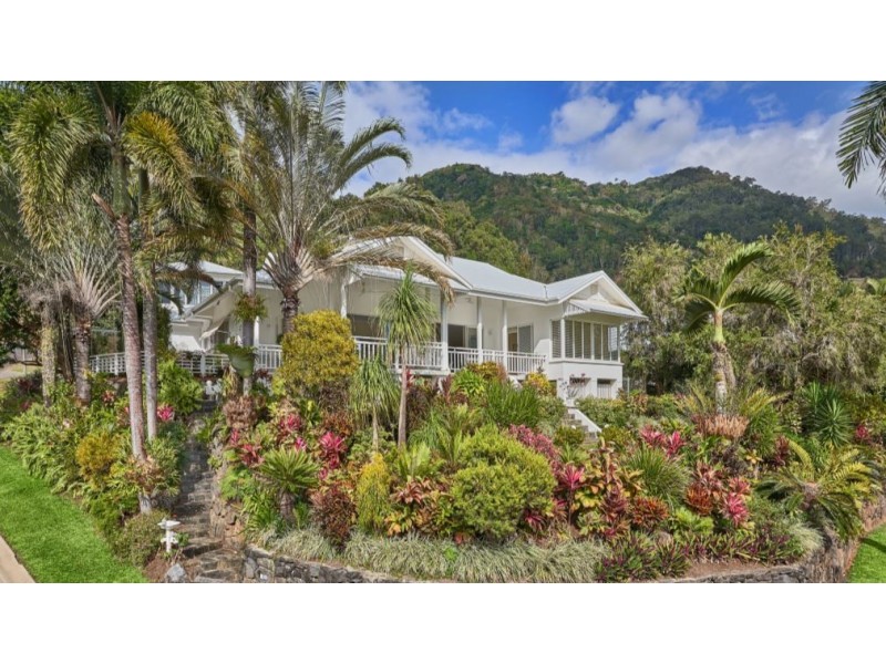 35 Southerden Drive, Mooroobool QLD 4870