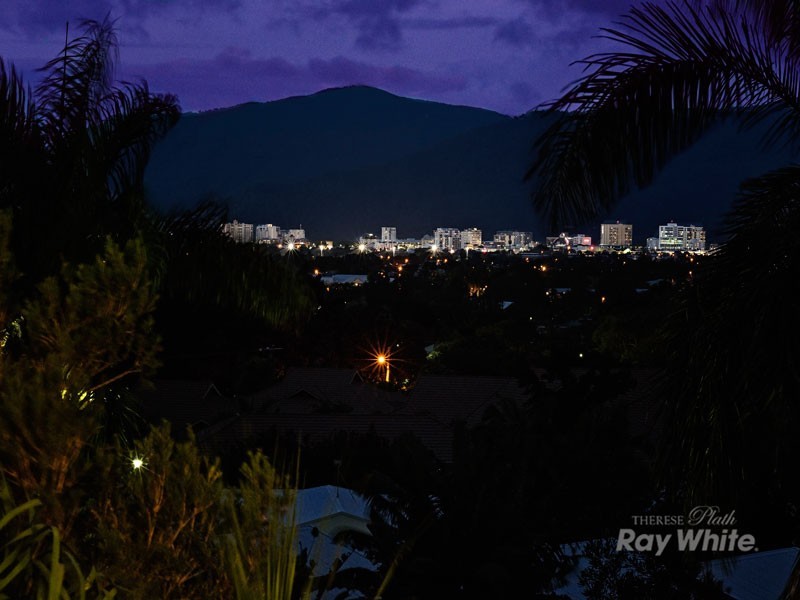 35 Southerden Drive, Mooroobool QLD 4870