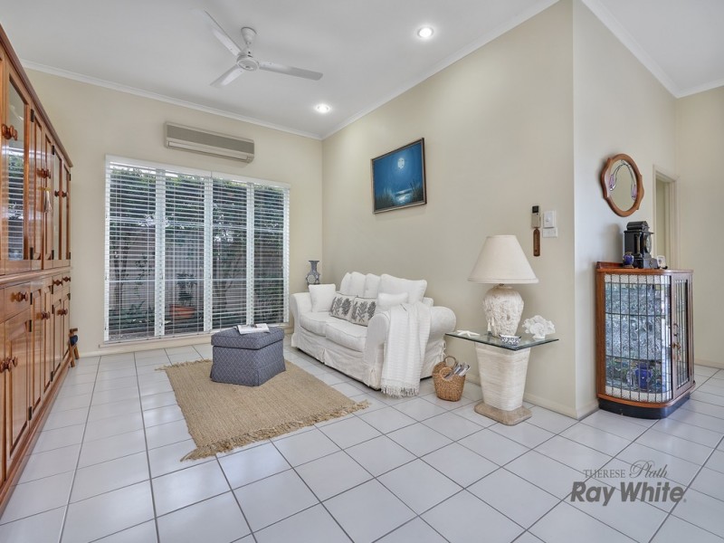 35 Southerden Drive, Mooroobool QLD 4870