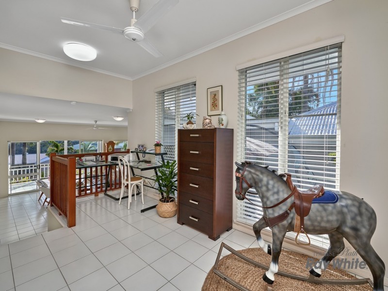 35 Southerden Drive, Mooroobool QLD 4870
