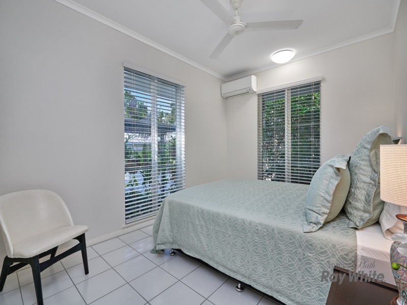 35 Southerden Drive, Mooroobool QLD 4870