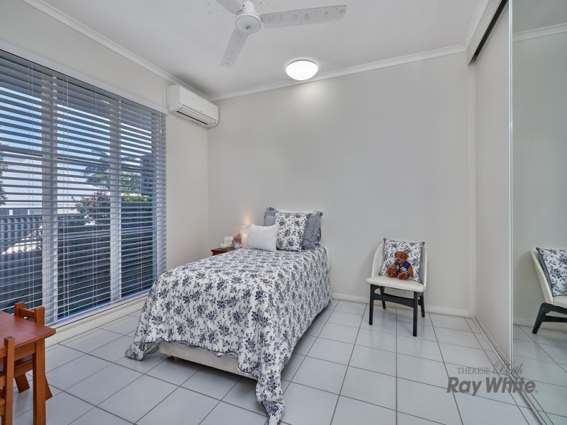 35 Southerden Drive, Mooroobool QLD 4870