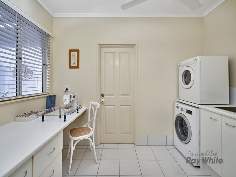 35 Southerden Drive, Mooroobool QLD 4870