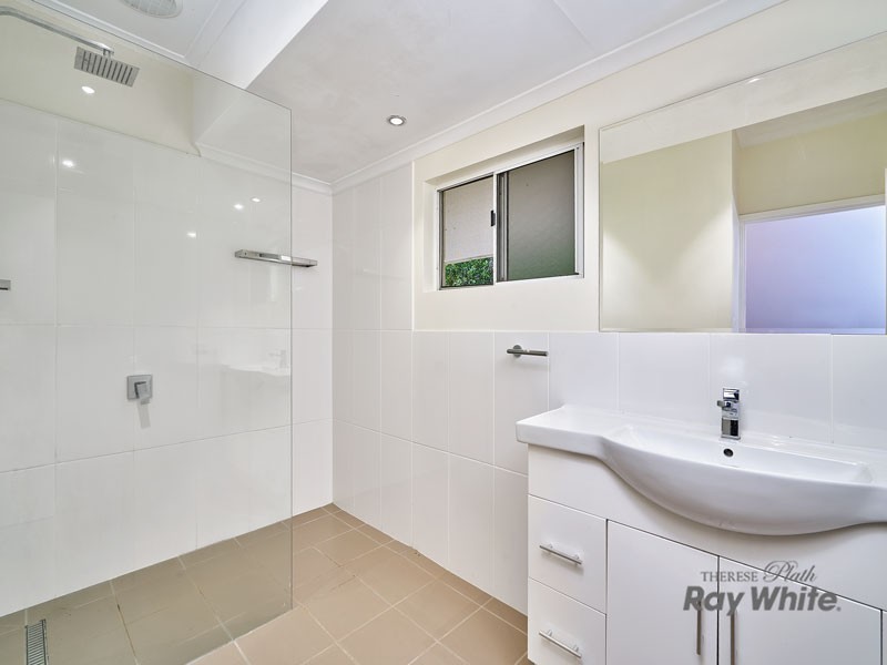 9 Sandpiper Court, Bayview Heights QLD 4868