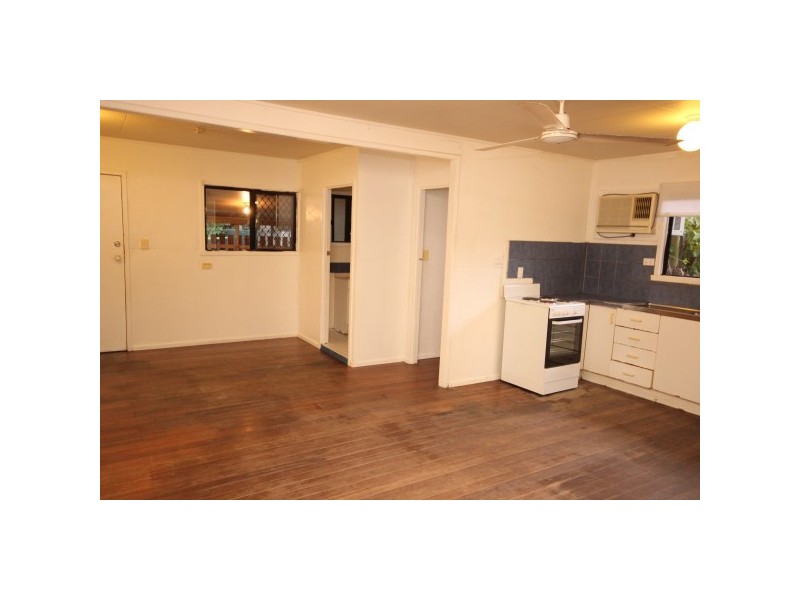 2/10 Reservoir Road, Manoora QLD 4870