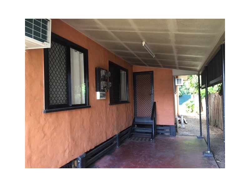 2/10 Reservoir Road, Manoora QLD 4870