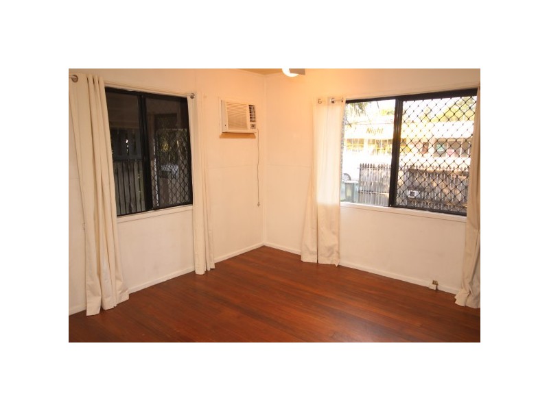 2/10 Reservoir Road, Manoora QLD 4870