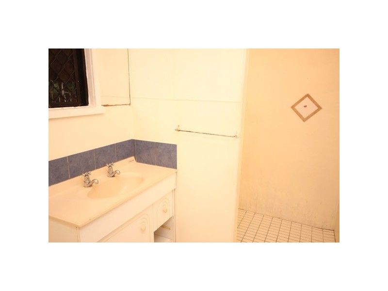 2/10 Reservoir Road, Manoora QLD 4870