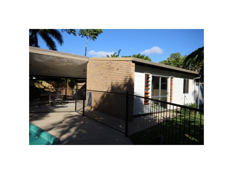20 Windsor Close, Brinsmead QLD 4870
