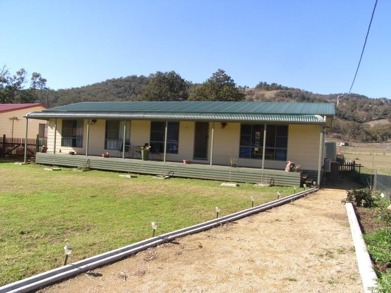 12 Duncan Street, Woolomin NSW 2340