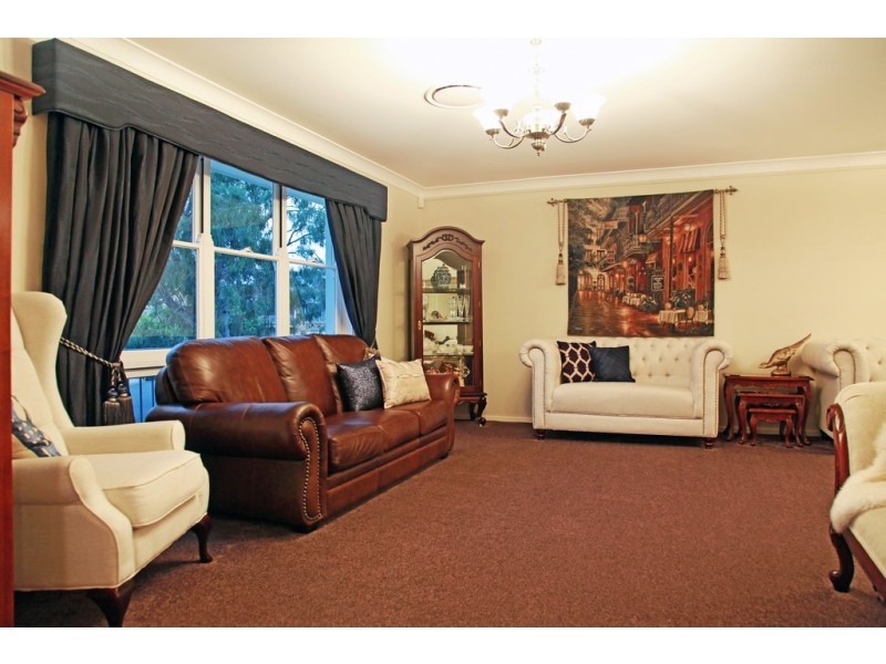 6 Woodburn Way, Tamworth NSW 2340