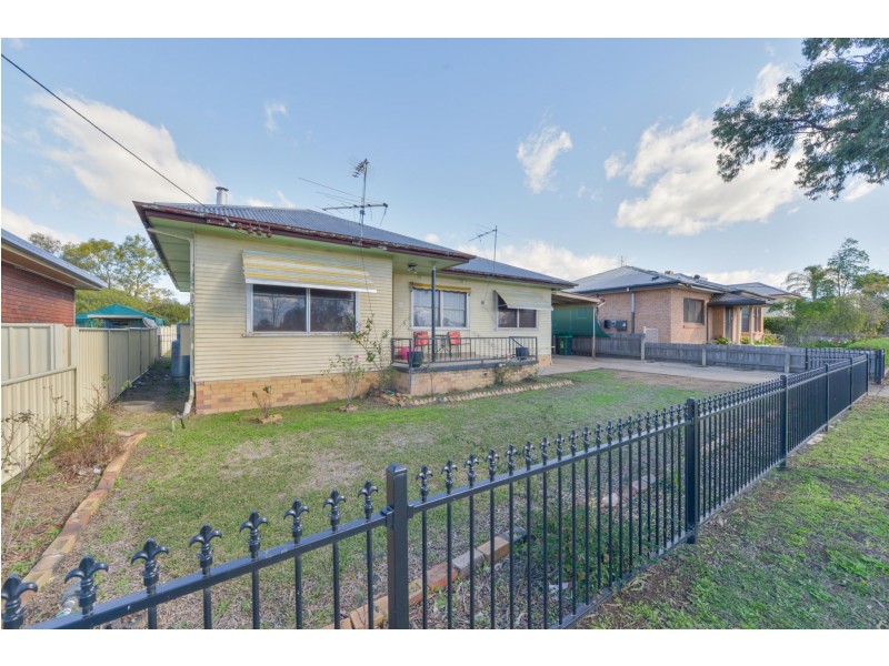 89 Robert Street, Tamworth NSW 2340