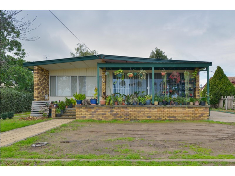 42 Manilla Road, Tamworth NSW 2340