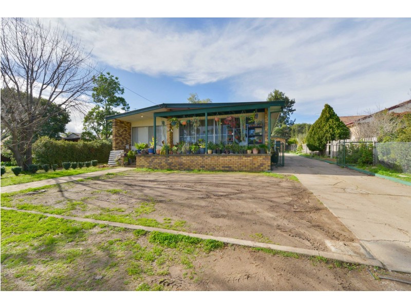 42 Manilla Road, Tamworth NSW 2340