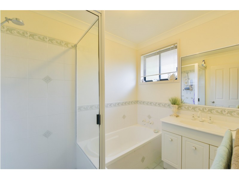 8 Wills Place, Westdale NSW 2340