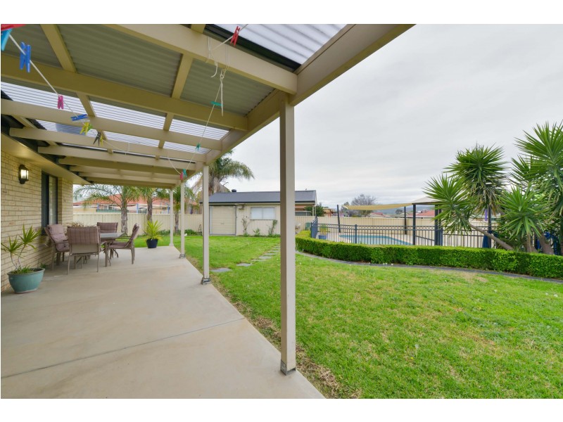 8 Wills Place, Westdale NSW 2340