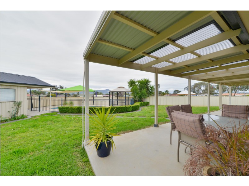 8 Wills Place, Westdale NSW 2340