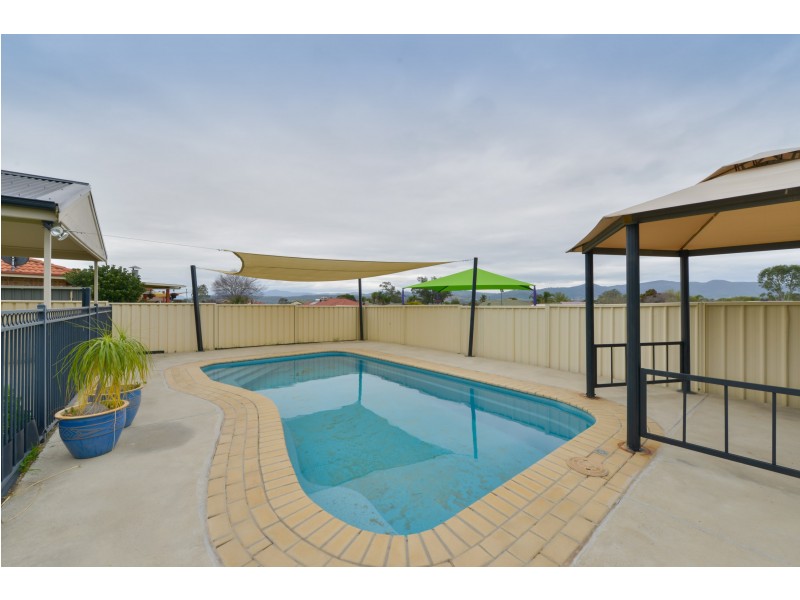 8 Wills Place, Westdale NSW 2340