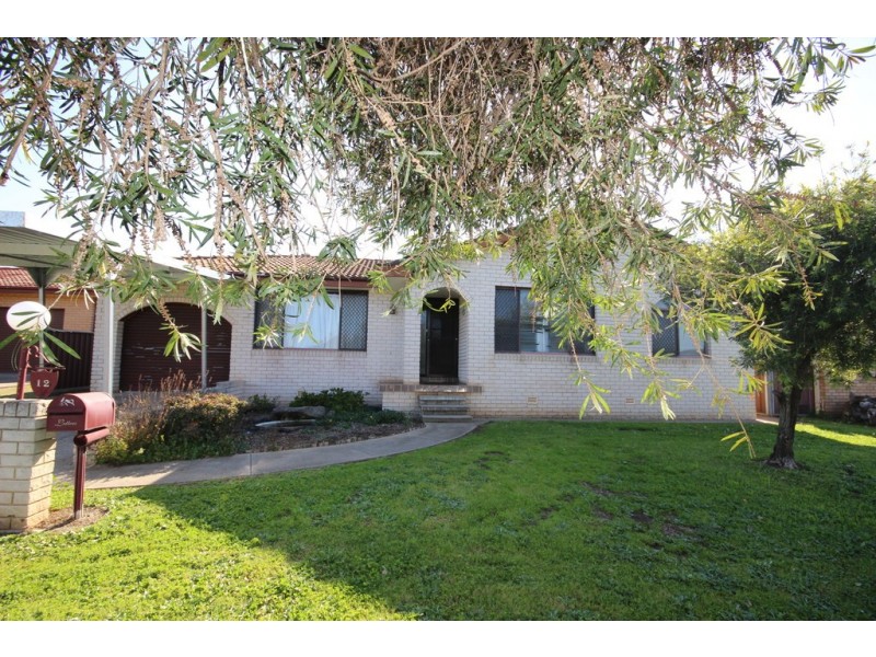 12 Edinburgh Street, Tamworth NSW 2340