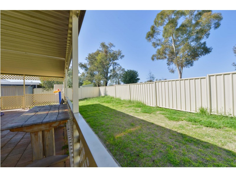 18 Waree Drive, Tamworth NSW 2340