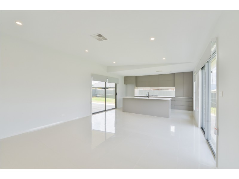 21 Kingham Street, North Tamworth NSW 2340