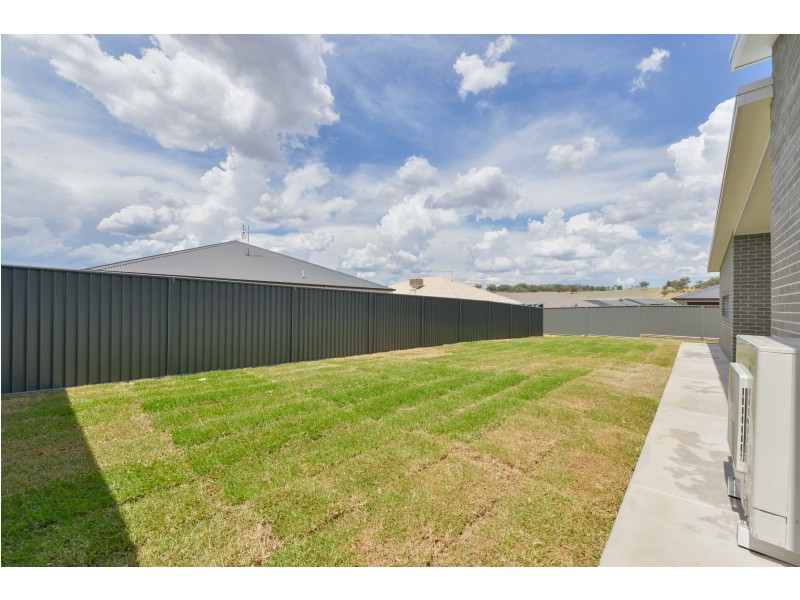 21 Kingham Street, North Tamworth NSW 2340