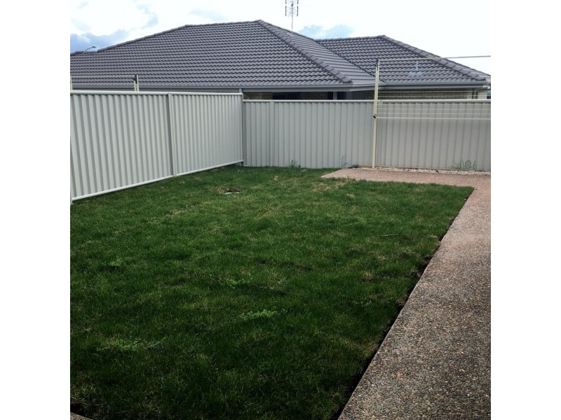 1/64 Tulipwood Crescent, Tamworth NSW 2340