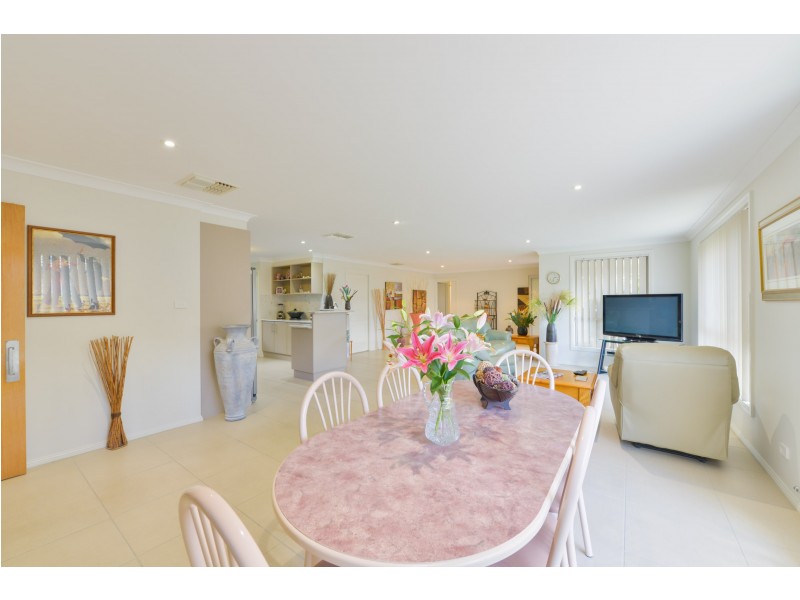 77 The Heights, Tamworth NSW 2340