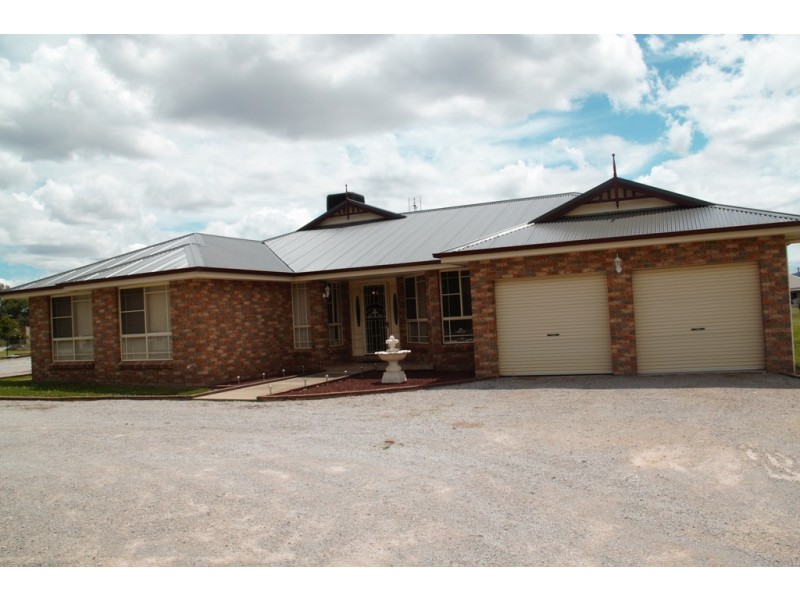 6 Robertson Place, Kingswood NSW 2340