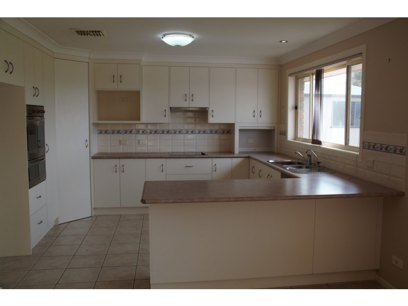 6 Robertson Place, Kingswood NSW 2340