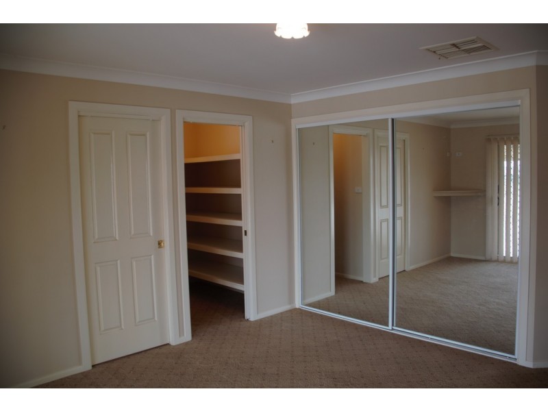6 Robertson Place, Kingswood NSW 2340